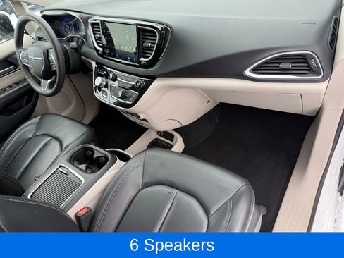 Used 2023 Chrysler Pacifica Touring-L image 19