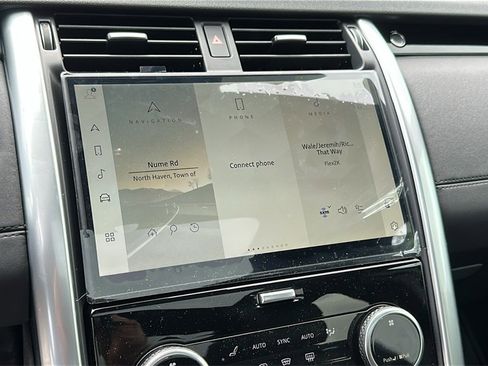 New 2025 Land Rover Discovery S image 18