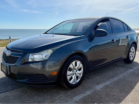 Used 2013 Chevrolet Cruze LS image 1