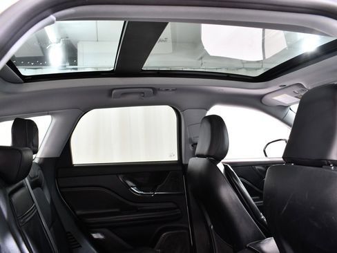 Used 2022 Lincoln Corsair AWD w/ Premium Package image 18