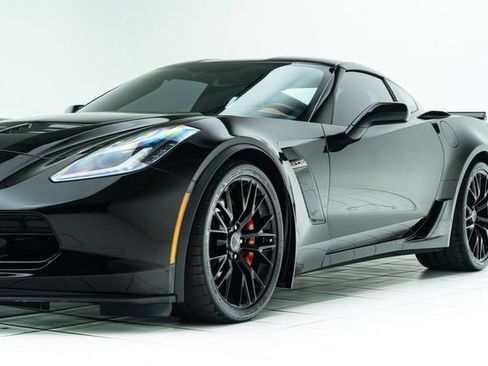 Used 2015 Chevrolet Corvette Z06 w/ 3LZ Preferred Equipment Group RWD image 9