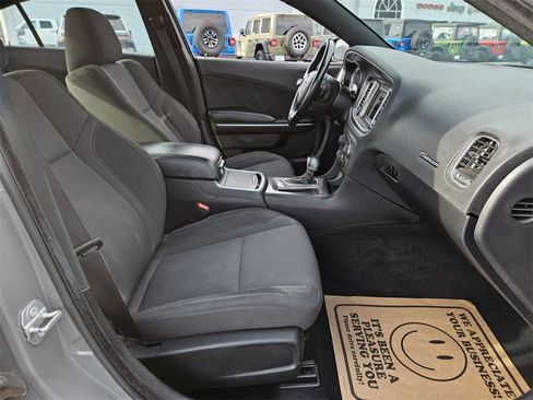 Used 2019 Dodge Charger SXT image 15