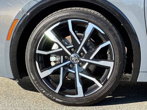 Used 2024 Toyota Prius Prime Premium w/ Advanced Technology Package image 25