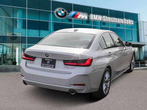Used 2025 BMW 330i Sedan w/ Premium Package image 4