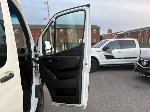 Used 2020 Mercedes-Benz Sprinter 2500 image 35