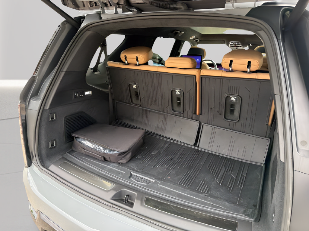 Certified 2026 Cadillac Escalade IQL Sport 2 w/ LPO, Floor Liner Package AWD/4WD image 40