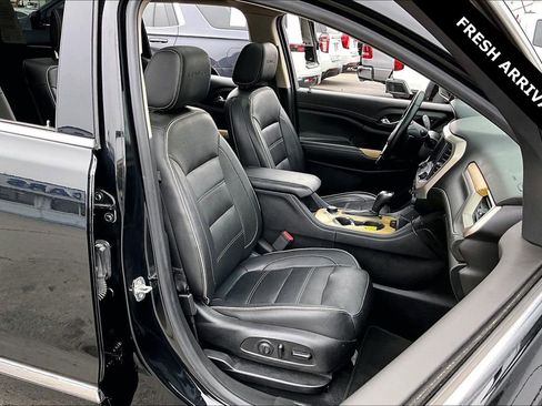 Used 2019 GMC Acadia Denali w/ Technology Package FWD image 28
