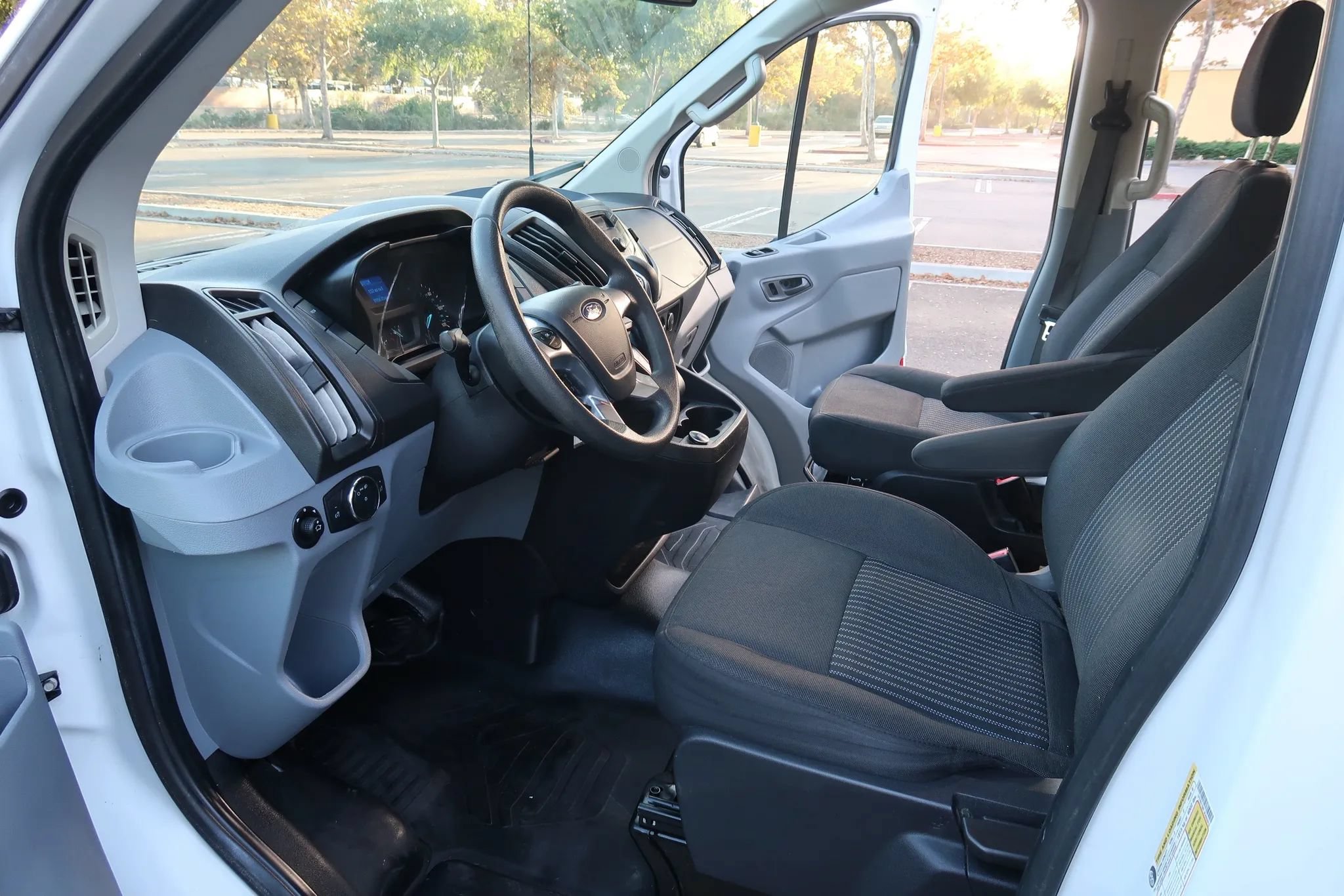 Used 2018 Ford Transit 250 130 Low Roof w/ Exterior Upgrade Package RWD image 11