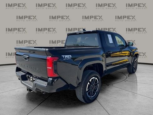 Used 2025 Toyota Tacoma TRD Sport AWD/4WD image 5