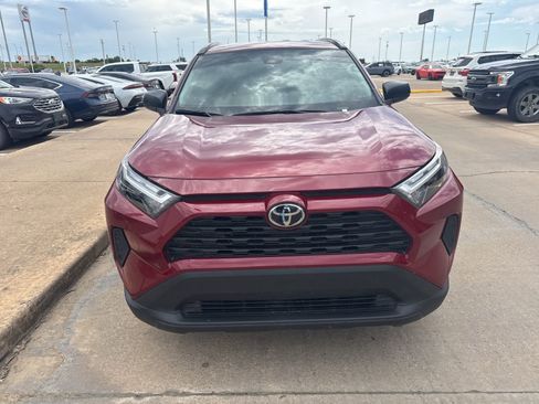 Used 2025 Toyota RAV4 LE AWD/4WD image 2
