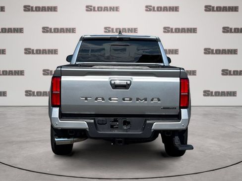 Used 2025 Toyota Tacoma Limited AWD/4WD image 4