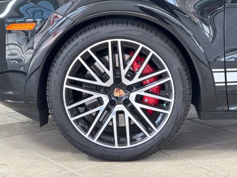 Certified 2026 Porsche Cayenne GTS AWD/4WD image 27