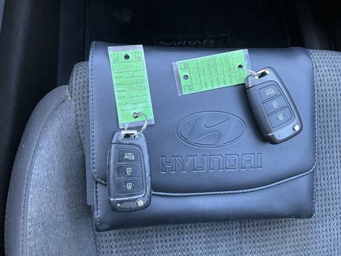 Used 2020 Hyundai Santa Fe SE image 23