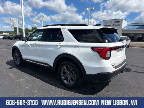 Used 2025 Ford Explorer Active w/ Active Comfort Package AWD/4WD image 3