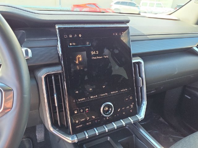 Used 2025 GMC Acadia Elevation AWD/4WD image 13