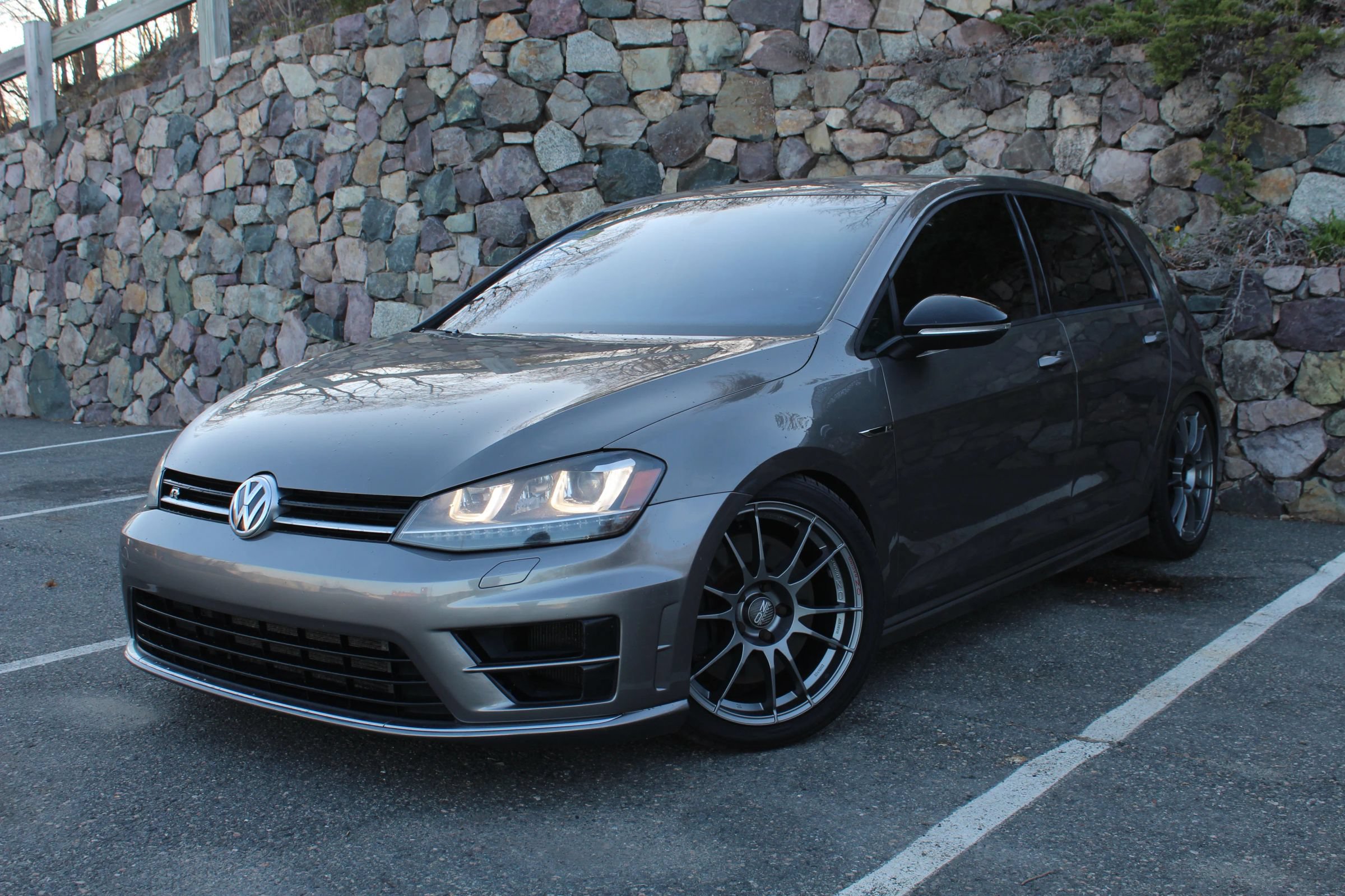 Used 2016 Volkswagen Golf 4-Door AWD/4WD image 2