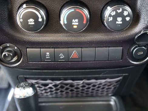 Used 2017 Jeep Wrangler Sport w/ Quick Order Package 24S AWD/4WD image 20