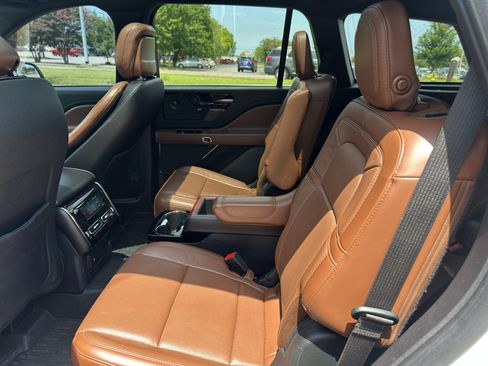 Used 2020 Lincoln Aviator Reserve w/ Equipment Group 201A AWD/4WD image 17