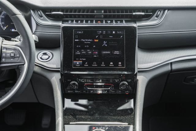 Used 2025 Jeep Grand Cherokee Laredo X w/ Luxury Tech Group I AWD/4WD image 39