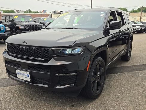 Used 2023 Jeep Grand Cherokee L Limited w/ Luxury Tech Group II AWD/4WD image 4