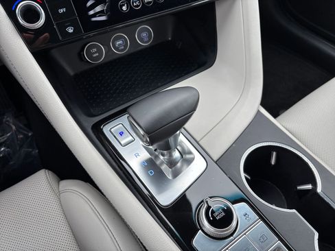 Used 2025 Genesis G70 2.5T image 42