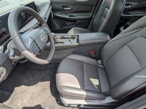 New 2026 Nissan Sentra SR FWD image 11