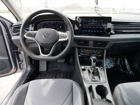 New 2025 Volkswagen Jetta SEL image 9