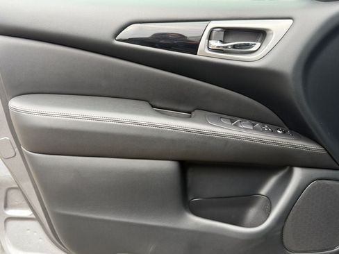 Used 2020 Nissan Pathfinder S AWD/4WD image 20