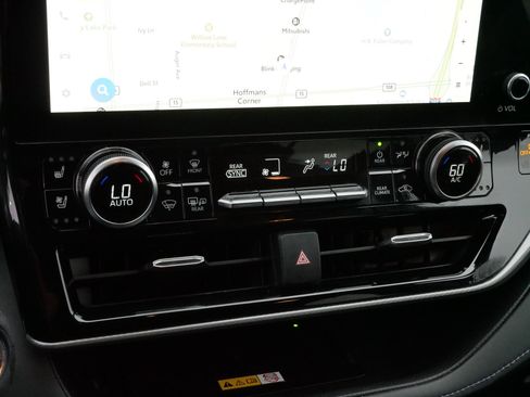 Used 2023 Toyota Highlander Platinum image 23