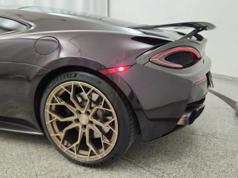 Used 2017 McLaren 570S RWD image 17