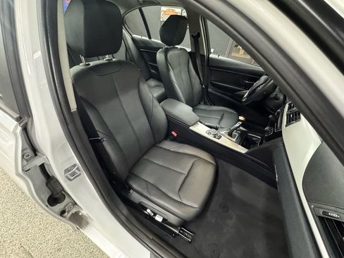 Used 2018 BMW 320i xDrive Sedan w/ Convenience Package image 21