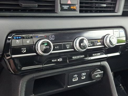 Certified 2024 Honda Pilot Elite image 16