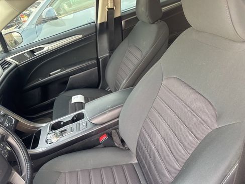 Used 2020 Ford Fusion SE image 6