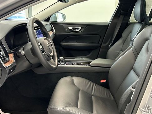Used 2025 Volvo V60 B5 Cross Country Plus image 10