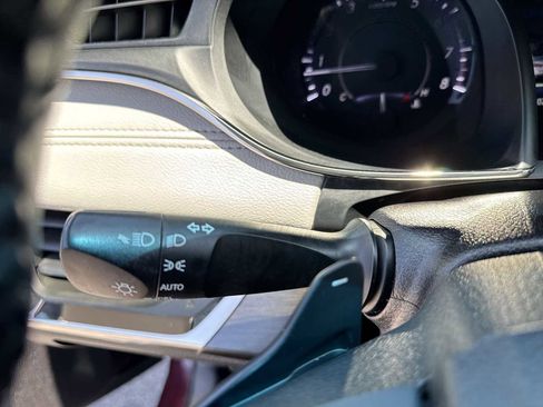 Used 2016 Toyota Avalon XLE FWD image 25