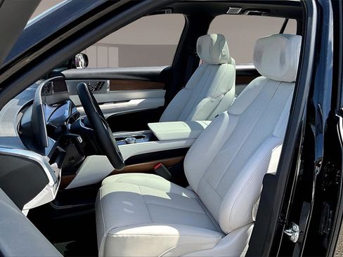 New 2026 Cadillac Vistiq Luxury image 9