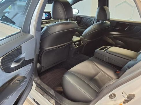 Used 2021 Lexus LS 500 w/ Accessory Package (Z2) RWD image 18