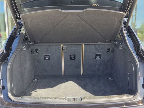 Used 2022 Porsche Macan S image 38