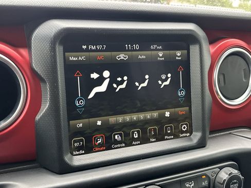 Used 2022 Jeep Gladiator Rubicon w/ LED Lighting Group AWD/4WD image 13