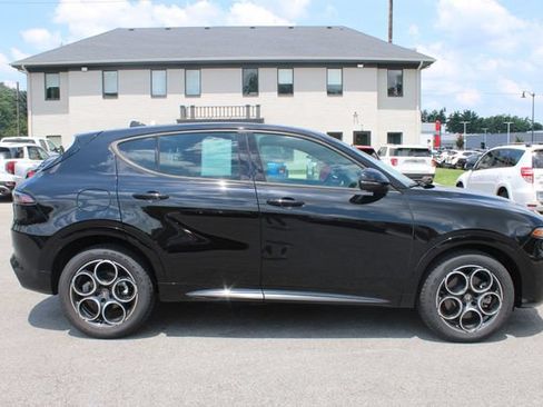 Used 2025 Alfa Romeo Tonale AWD/4WD image 6