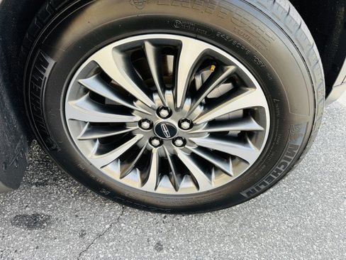 Used 2022 Lincoln Nautilus FWD w/ Premium Package image 23