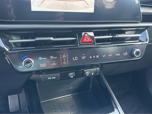 Certified 2025 Kia Niro EX image 24