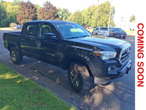 Used 2019 Toyota Tacoma SR5 AWD/4WD image 4