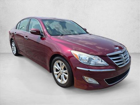 Used 2013 Hyundai Genesis 3.8 RWD image 3