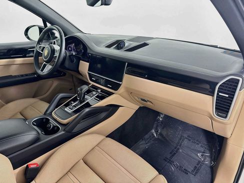 Certified 2023 Porsche Cayenne AWD/4WD image 30