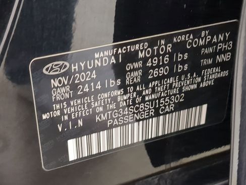 Used 2025 Genesis G70 2.5T image 24