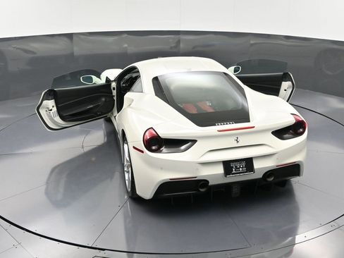 Used 2017 Ferrari 488 GTB image 40