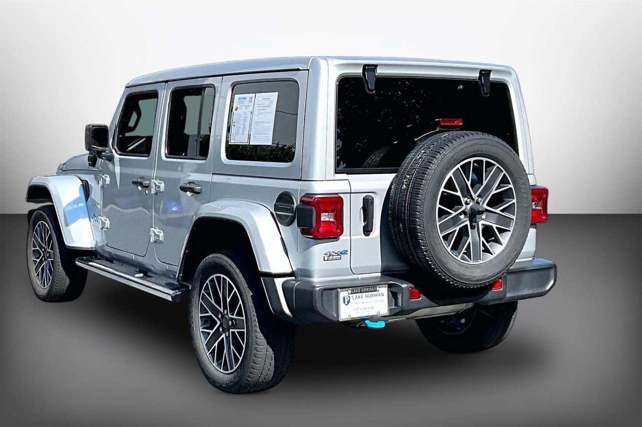 Used 2023 Jeep Wrangler Unlimited Sahara w/ Cold Weather Group AWD/4WD image 6