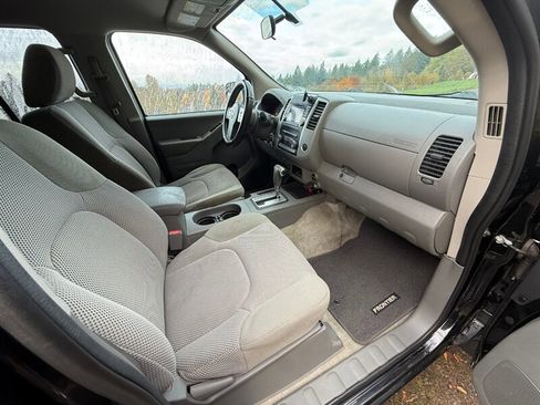 Used 2018 Nissan Frontier SV image 12