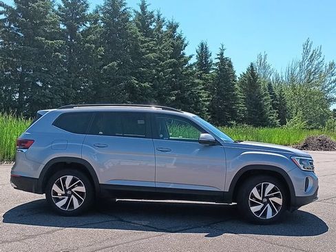 Used 2025 Volkswagen Atlas SE AWD/4WD image 4